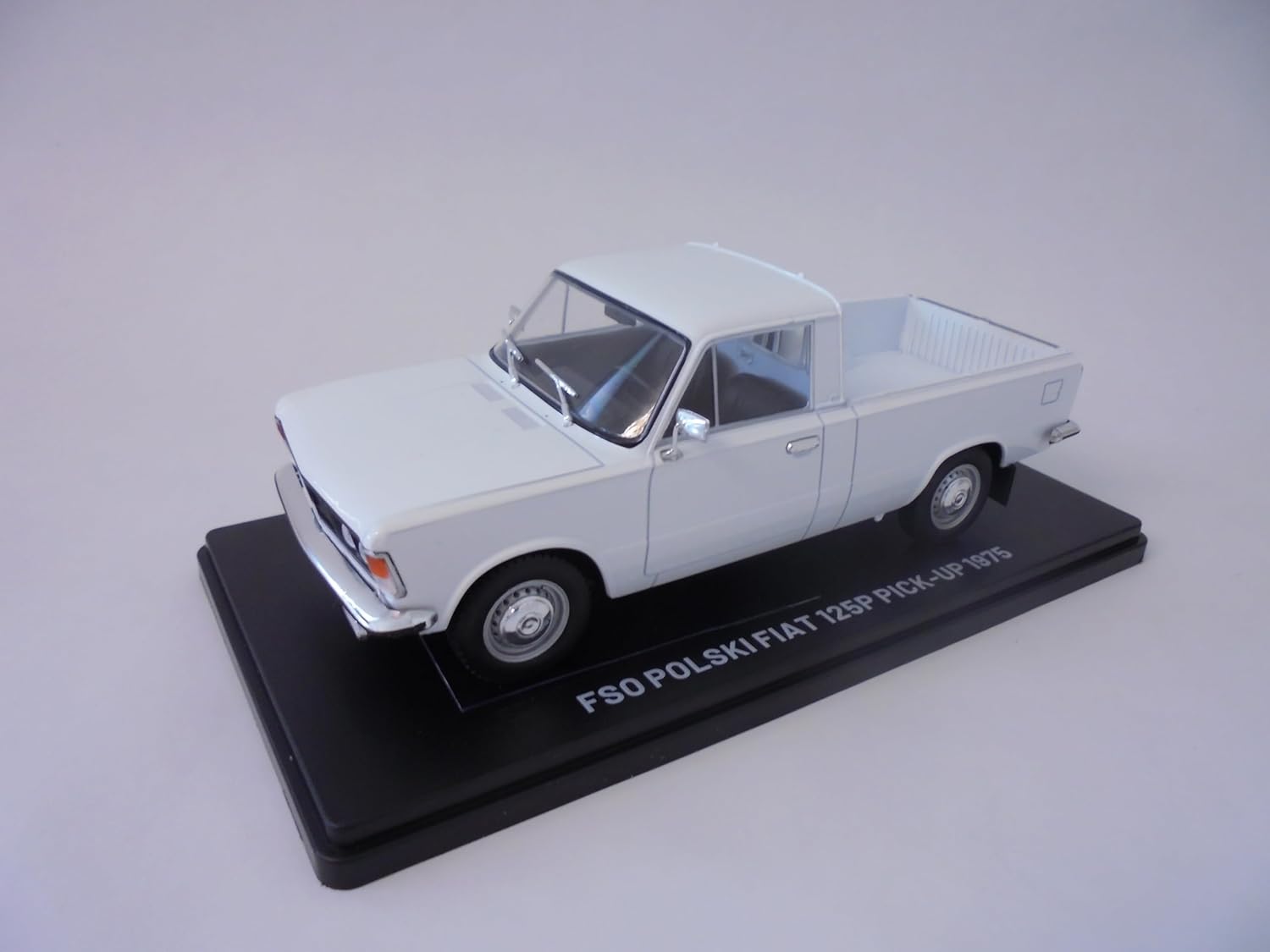 FSO Polski Fiat 125P pick-up 1975 white 1:24