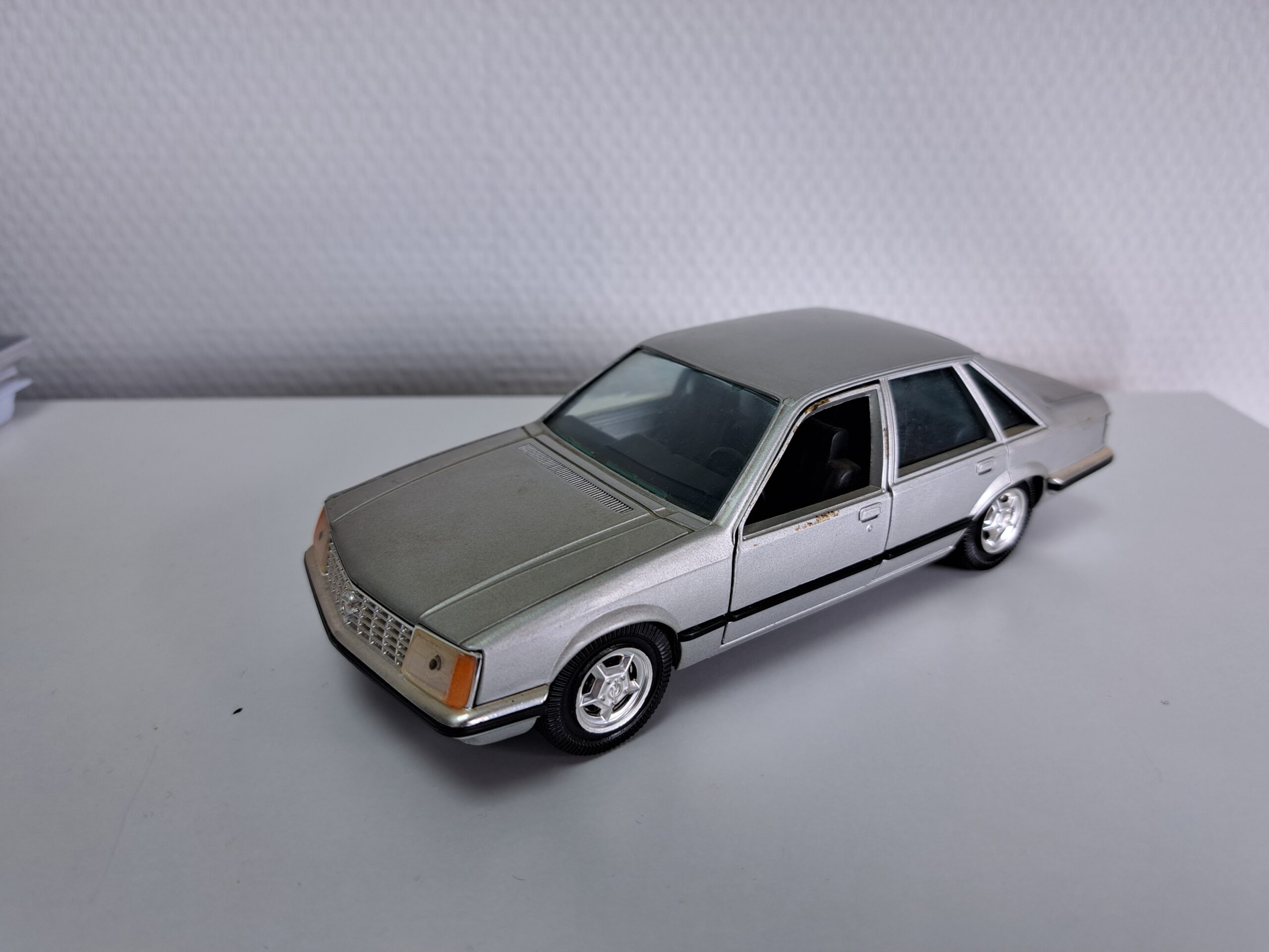 Opel Senator silver  1:25