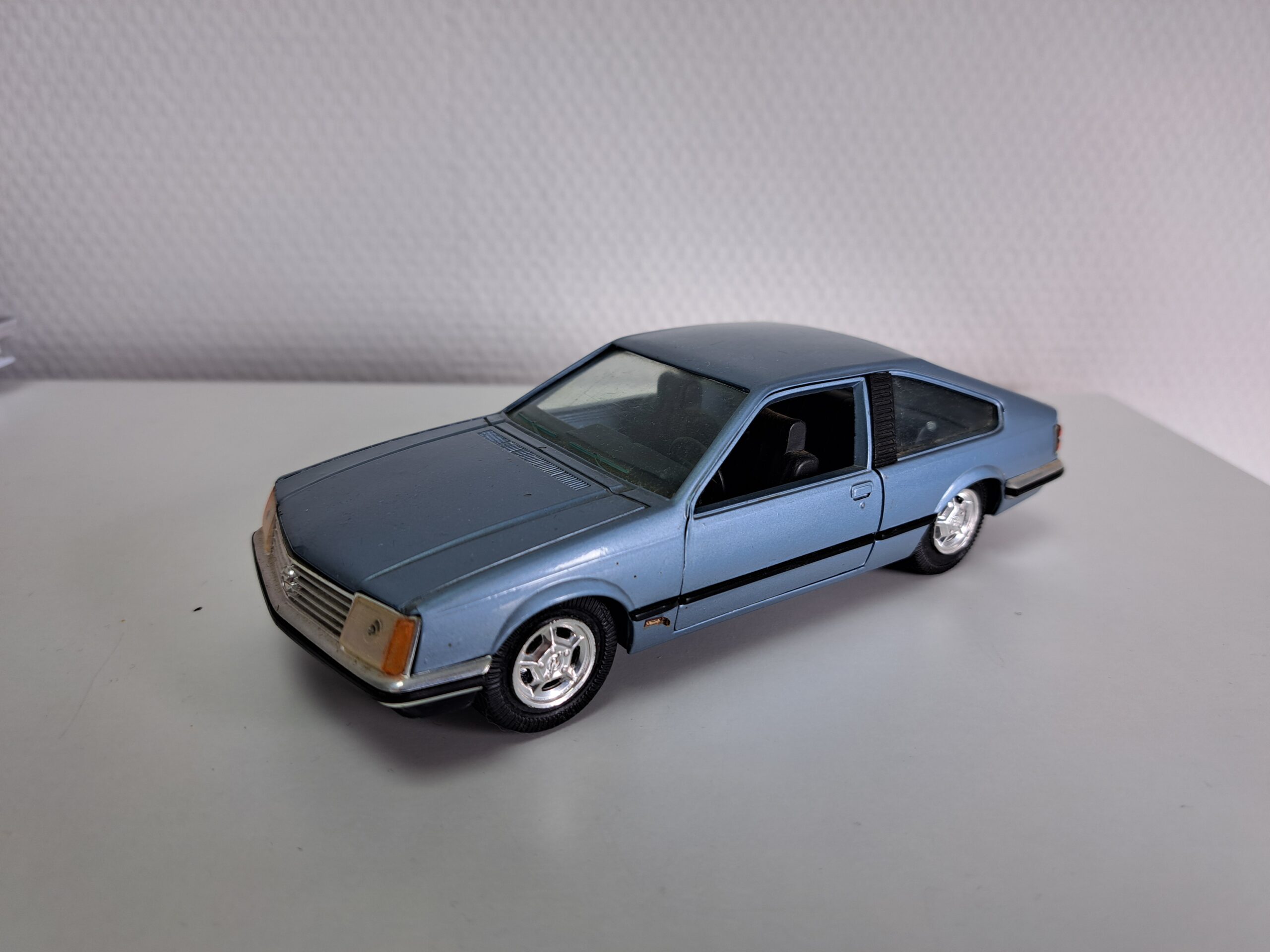 Opel Monza blue metallic  1:25