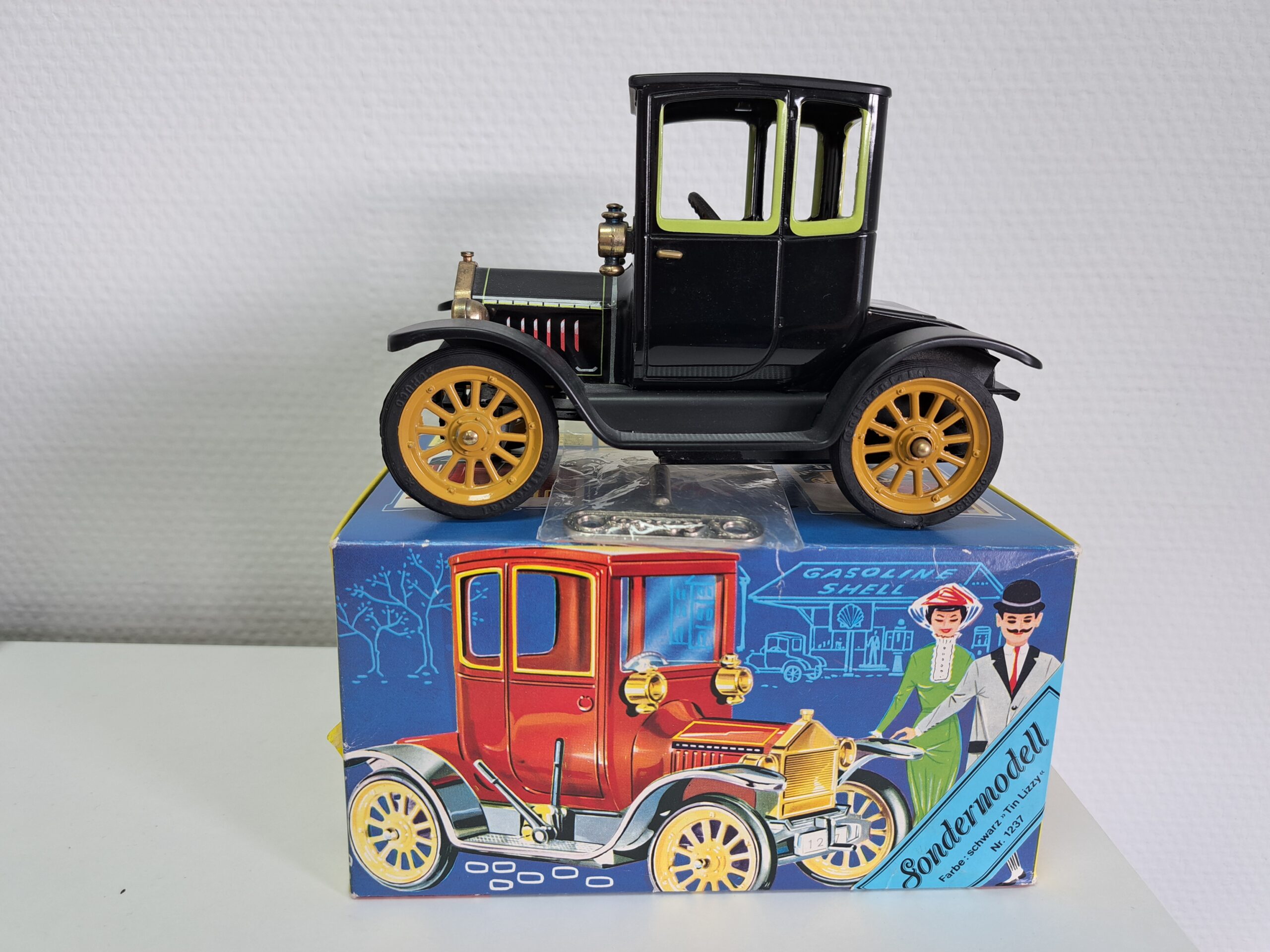 Ford Coupe T 1917 Tin Lizzy black (Sondermodell Schuco)