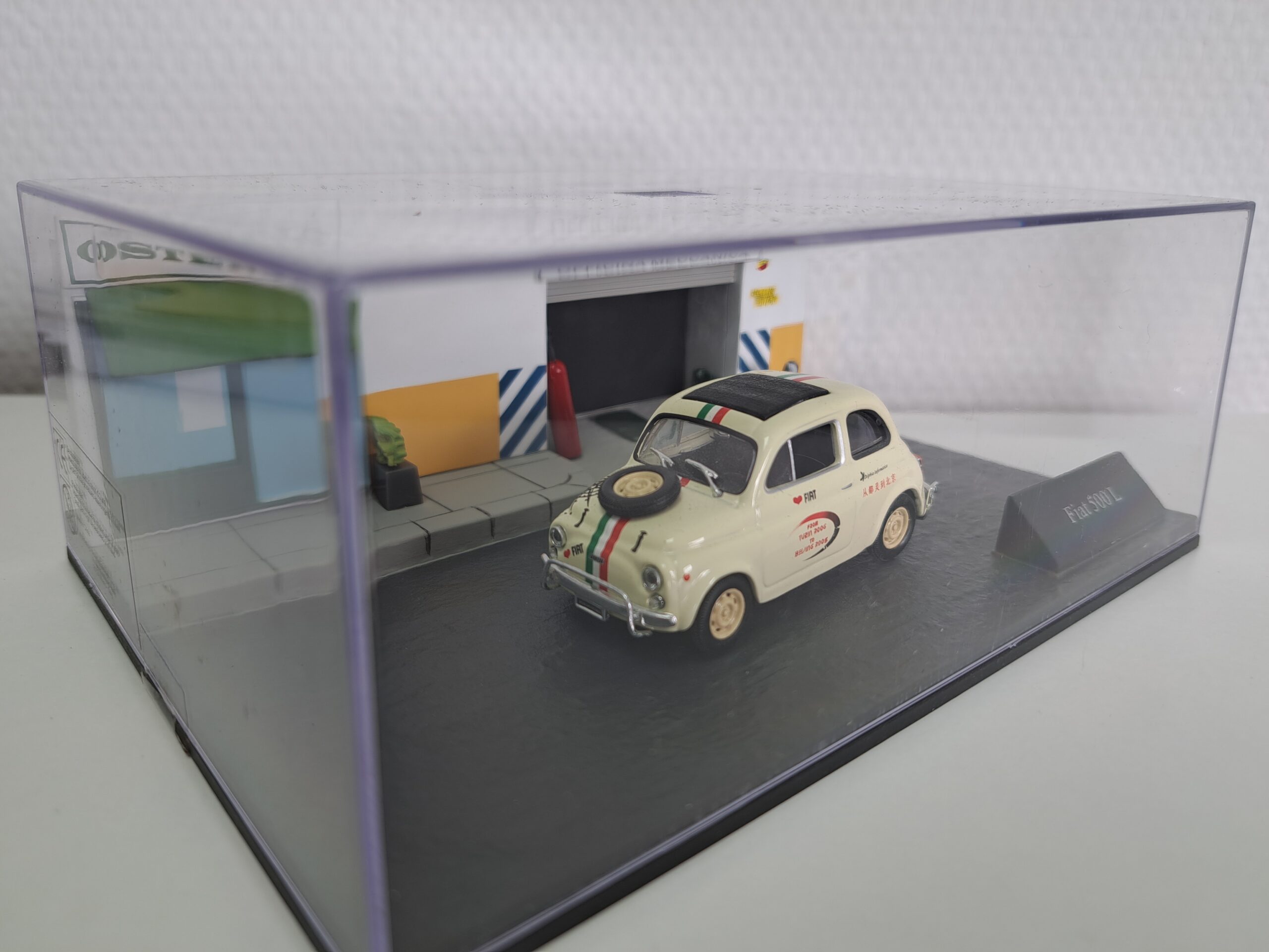 Alternative view of Fiat 500 L from Turin to Beijing 2006  1:43