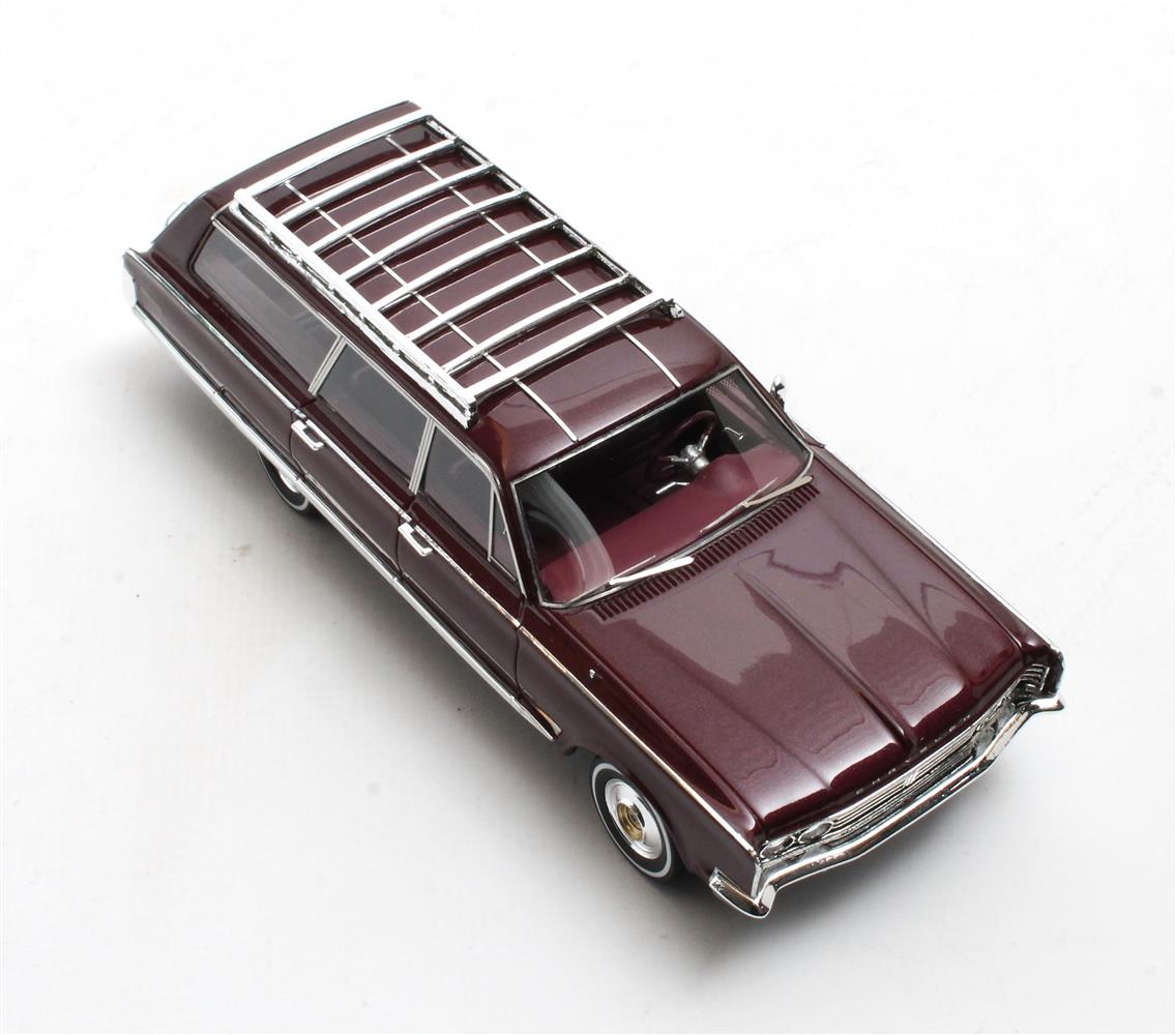 Chrysler Town & Country 1966 red metallic  1:43 - Image 4