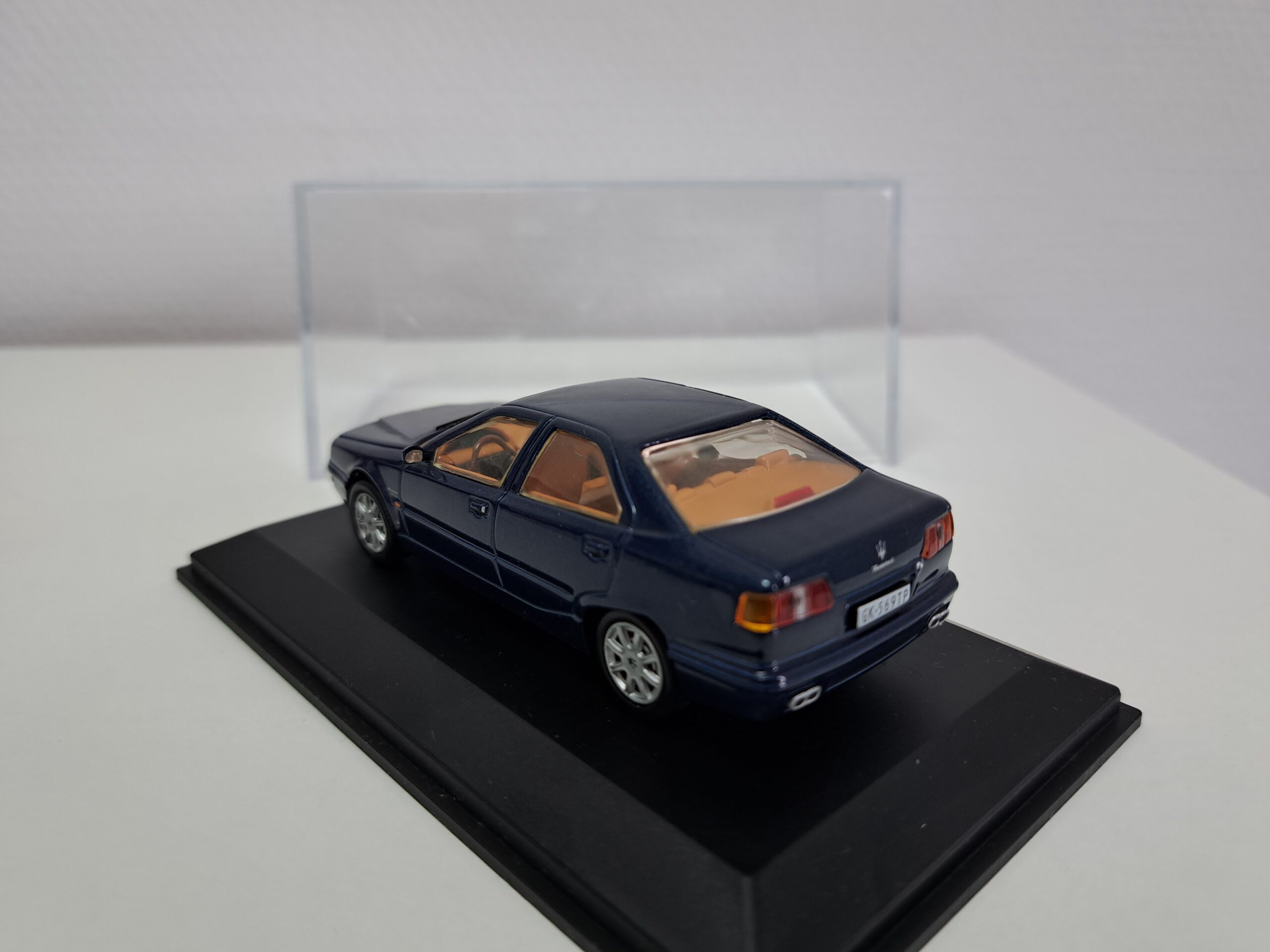 Alternative view of Maserati Quattroporte 3.2i V8 Evoluzione 1998 blue metallic  1:43