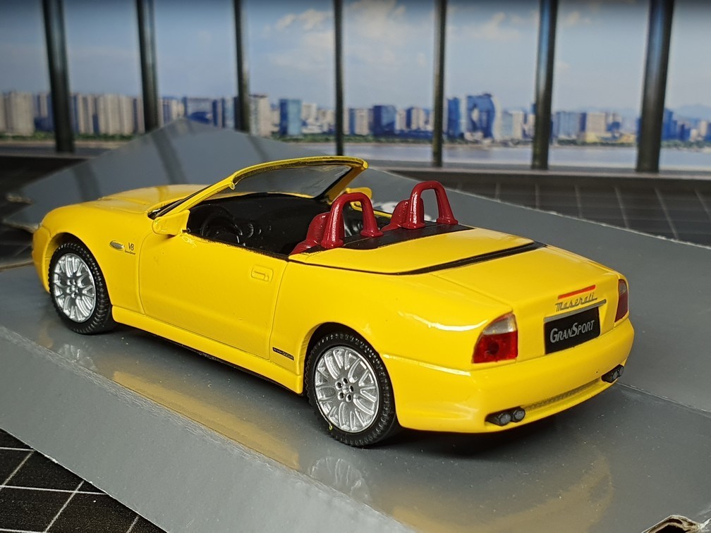 Maserati GranSport Spyder yellow 1:43 - Image 2