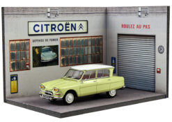 Alternative view of Citroen diorama garage  1:43