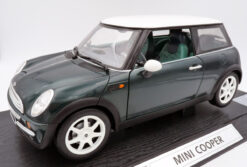Mini Cooper LHD green met. / white roof  1:12