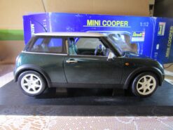 Alternative view of Mini Cooper LHD green met. / white roof  1:12