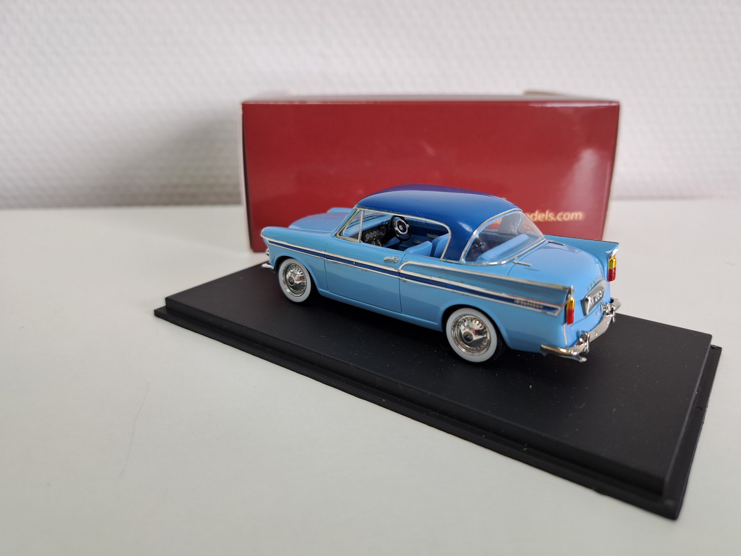 Sunbeam Rapier Series V 1966/67 twotone blue 1:43 - Image 2