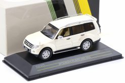 Mitsubishi Pajero 4WD 2010 white 1:43