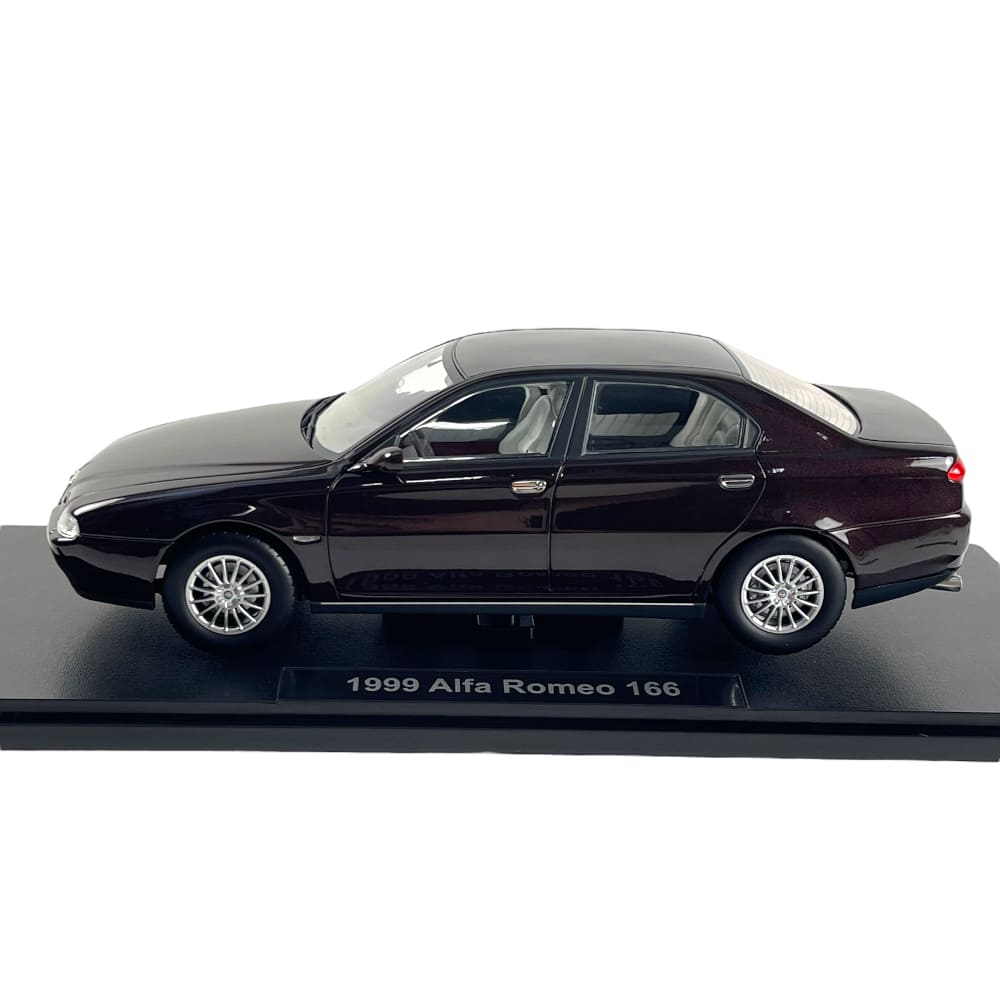 Alfa Romeo 166 1999 Volcano black metallic 1:18 - Image 2