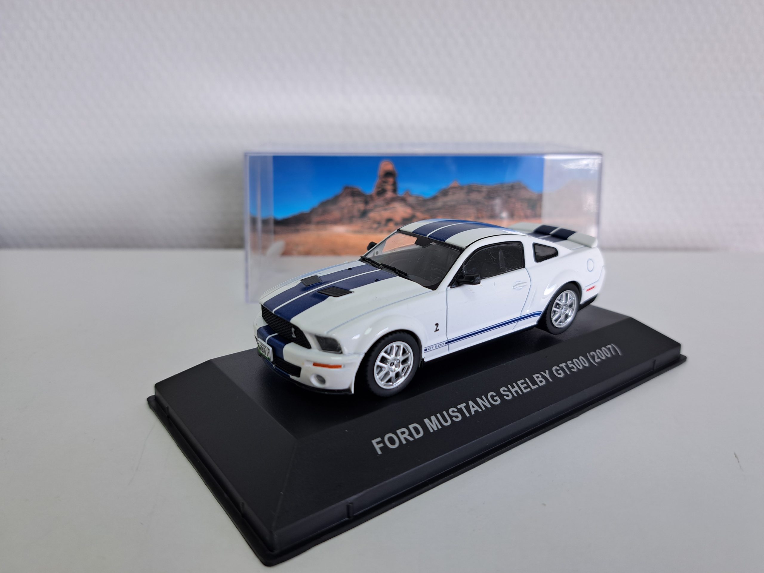 Ford Mustang Shelby GT500 2007 white/blue stripes 1:43