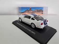 Alternative view of Ford Mustang Shelby GT500 2007 white/blue stripes 1:43