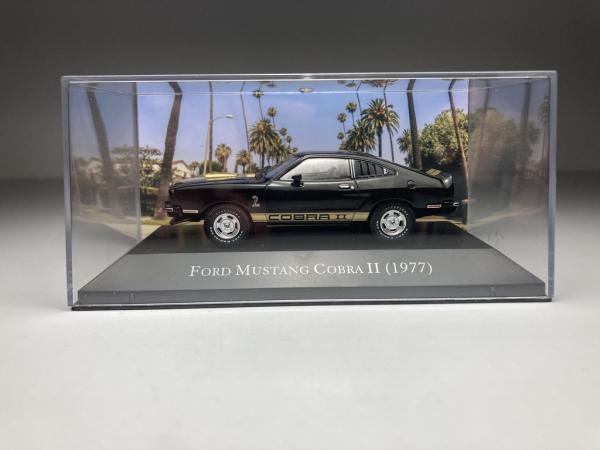 Ford Mustang Cobra II 1977 black/gold 1:43