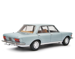 Alternative view of Fiat 130 Berlina 3200 1971 metallic grey 1:18